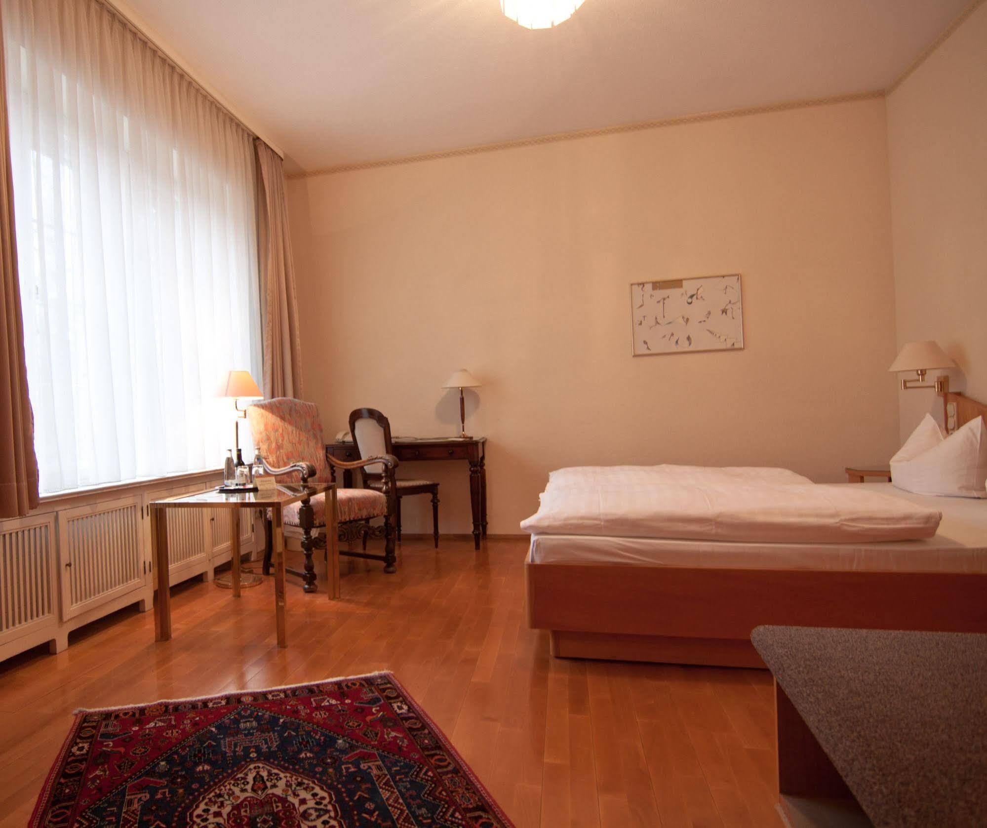 Parkhotel Unter Den Linden Халберщат Екстериор снимка