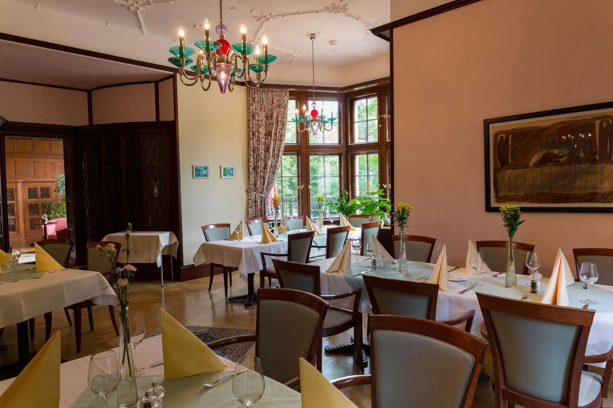 Parkhotel Unter Den Linden Халберщат Екстериор снимка