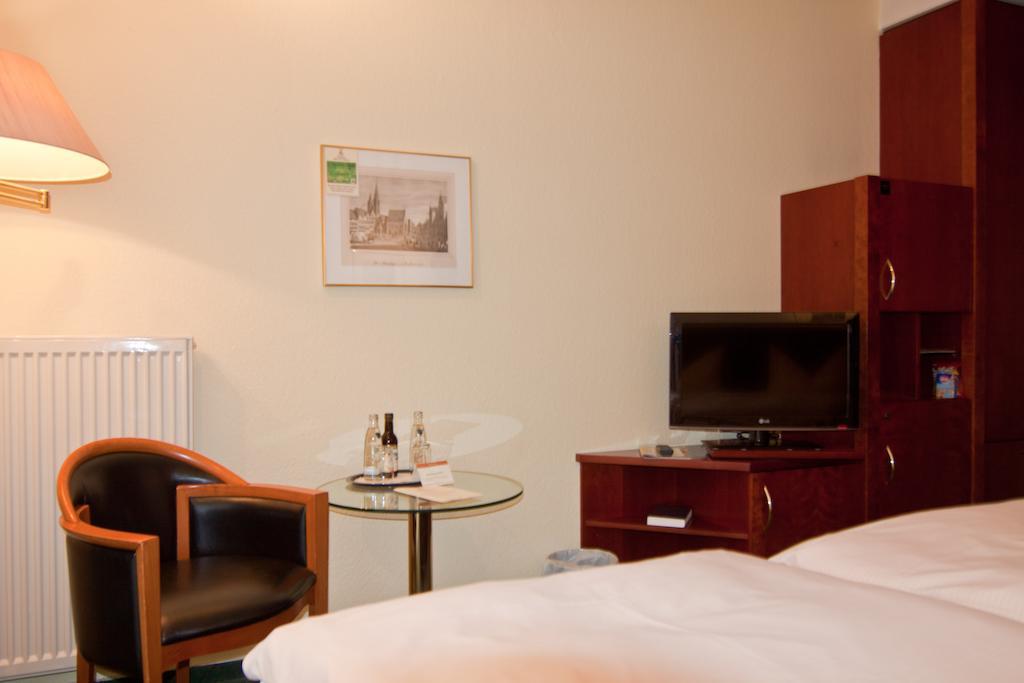 Parkhotel Unter Den Linden Халберщат Екстериор снимка